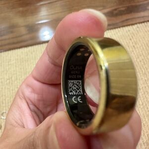 Ours Ring with flat top gen 3. Gold size 9.